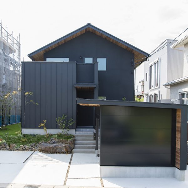 木を生かしたデザインに温もりを感じる住まい