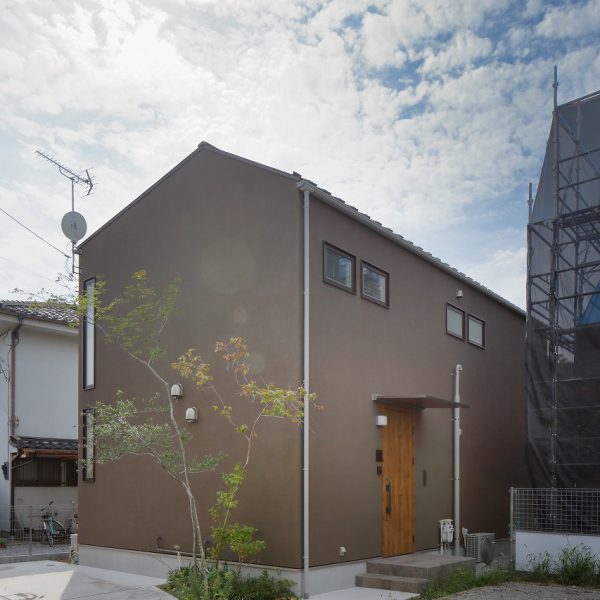 住宅密集地でもプライバシーを守りくつろげる住まい